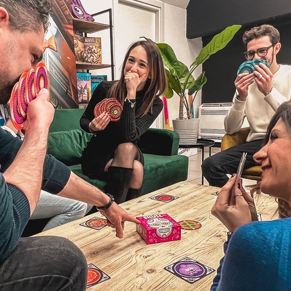 Foto van speelgoed Kites_Asmodee_SkullLifestyle-5.jpg